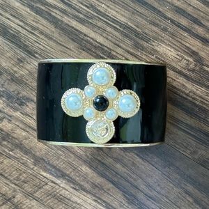 Express cuff bracelet